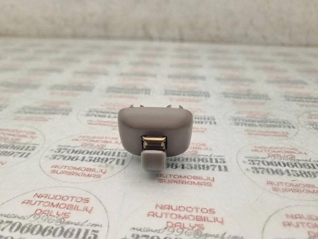 Sun visor clip/hook/bracket – Audi A4 S4 B6 8E 8H (2001-2005)