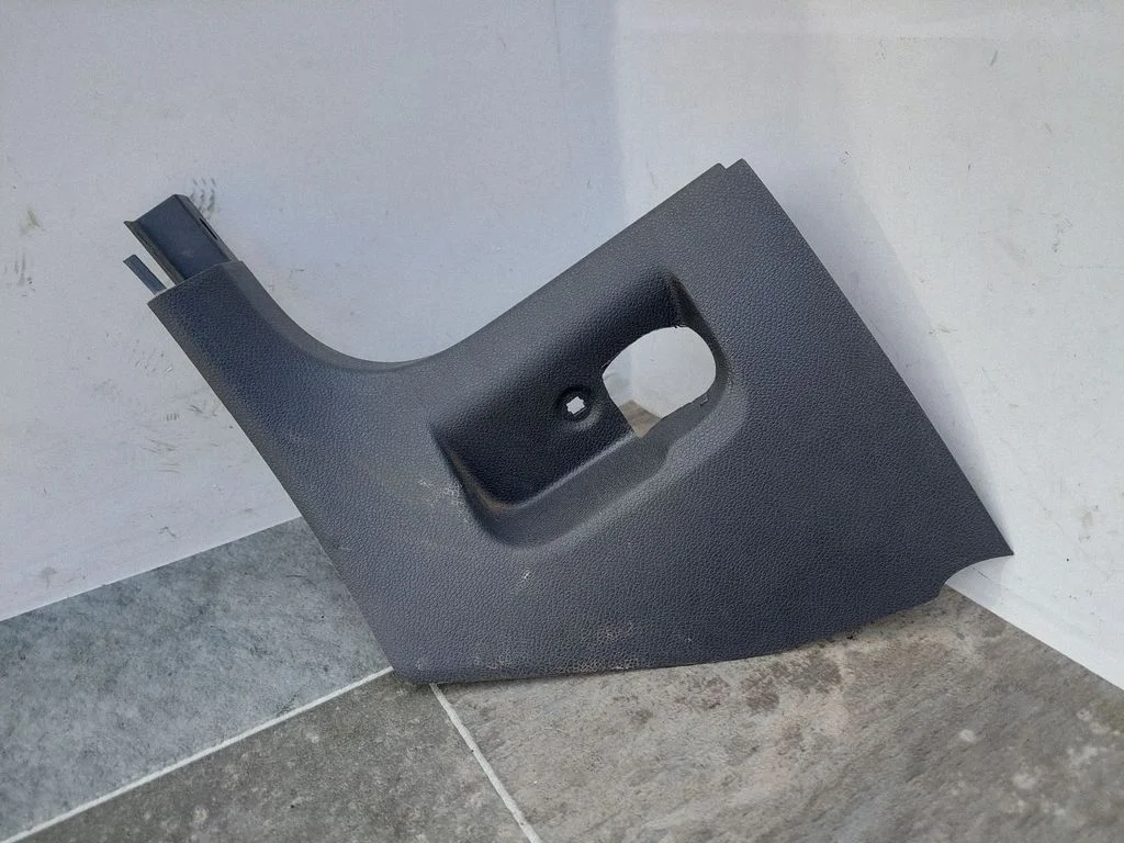 Foot area side trim – Volkswagen Golf Plus (2005-2013)