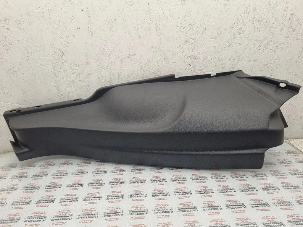 Rear seat side bottom trim – Volkswagen Golf Plus (2005-2013)