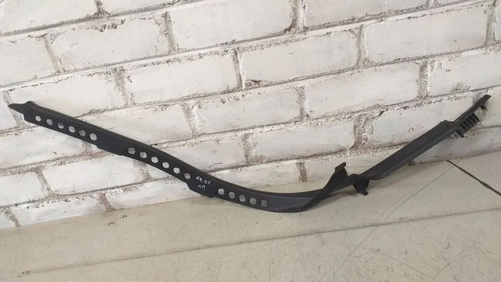 Rear seat side bottom trim – Audi A4 S4 B7 8E 8H (2005-2008)