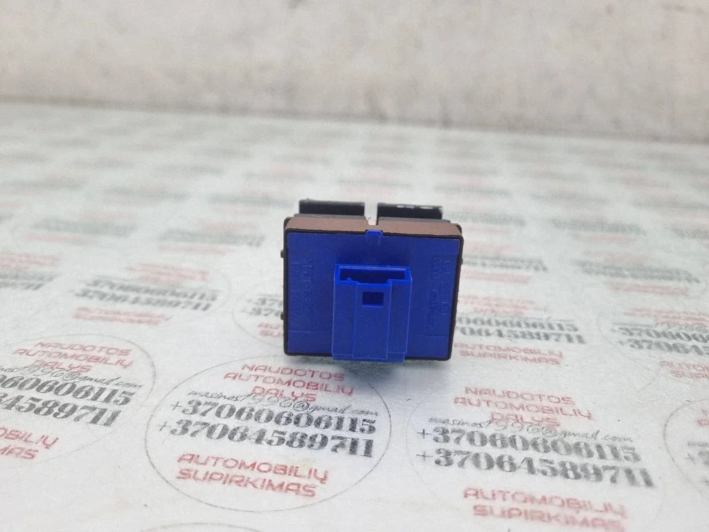 Fuel tank opening switch – Volkswagen Passat B6 (2005-2010)