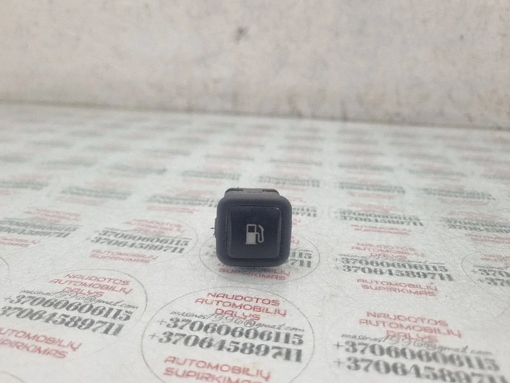 Fuel tank opening switch – Volkswagen Golf IV (1998-2005)