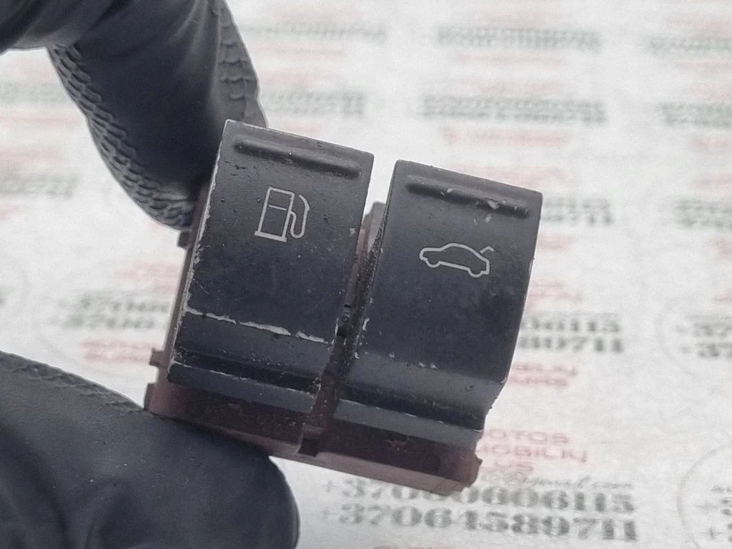 Fuel tank opening switch – Volkswagen Passat CC (2008-2016)