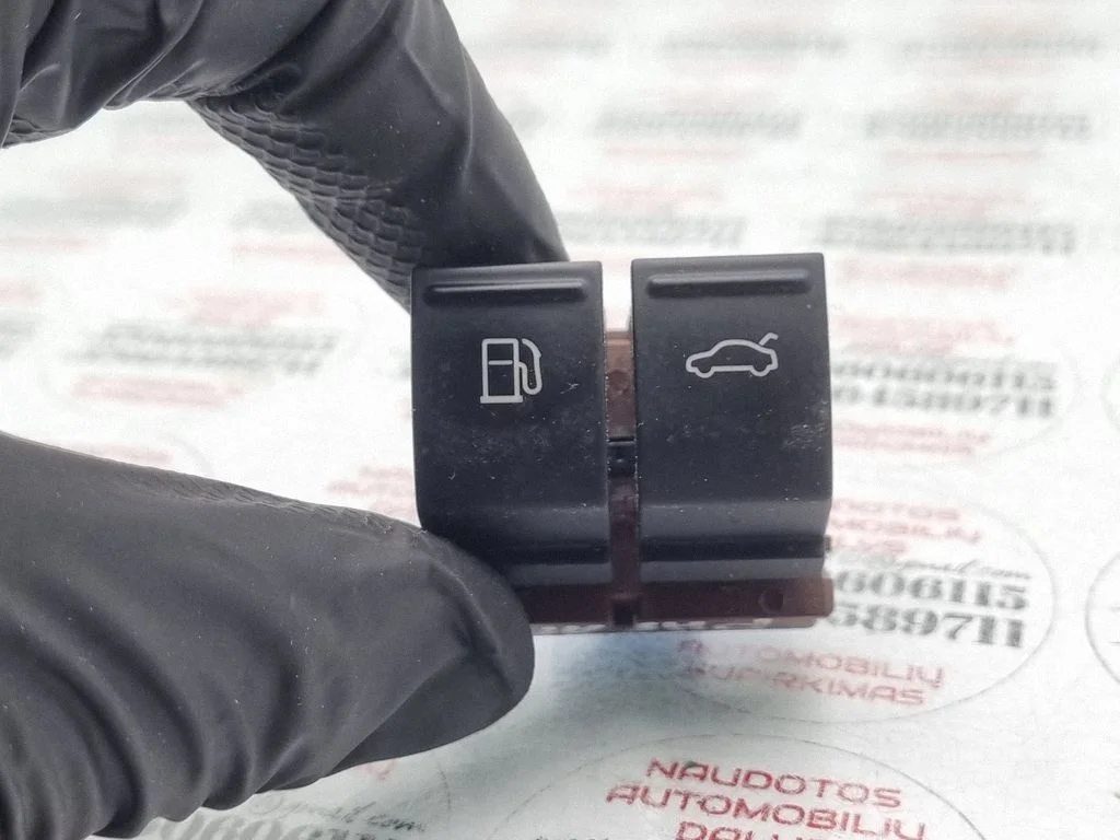 Fuel tank opening switch – Volkswagen Passat CC (2008-2016)