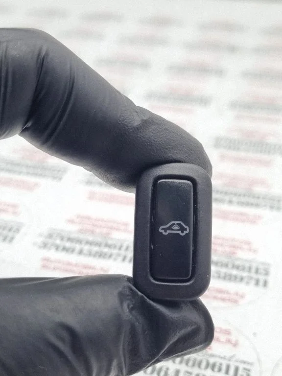 Alarm switch – Volkswagen Touran I (2003-2010)