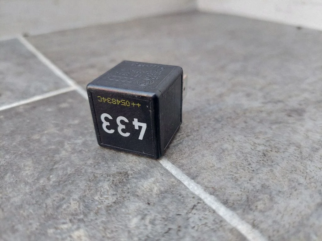 Hazard warning light relay – Volkswagen Passat B6 (2005-2010)