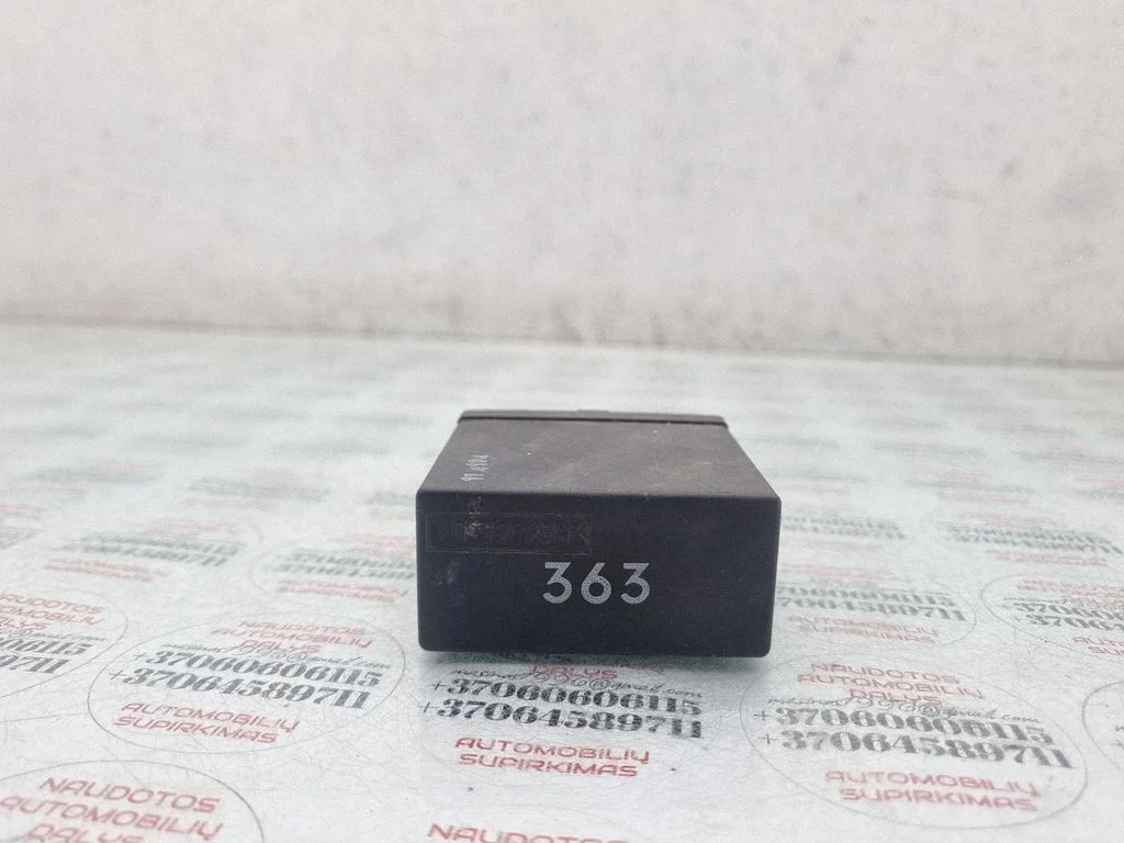 Electric power window relay – Volkswagen Passat B5 (1997-2000)