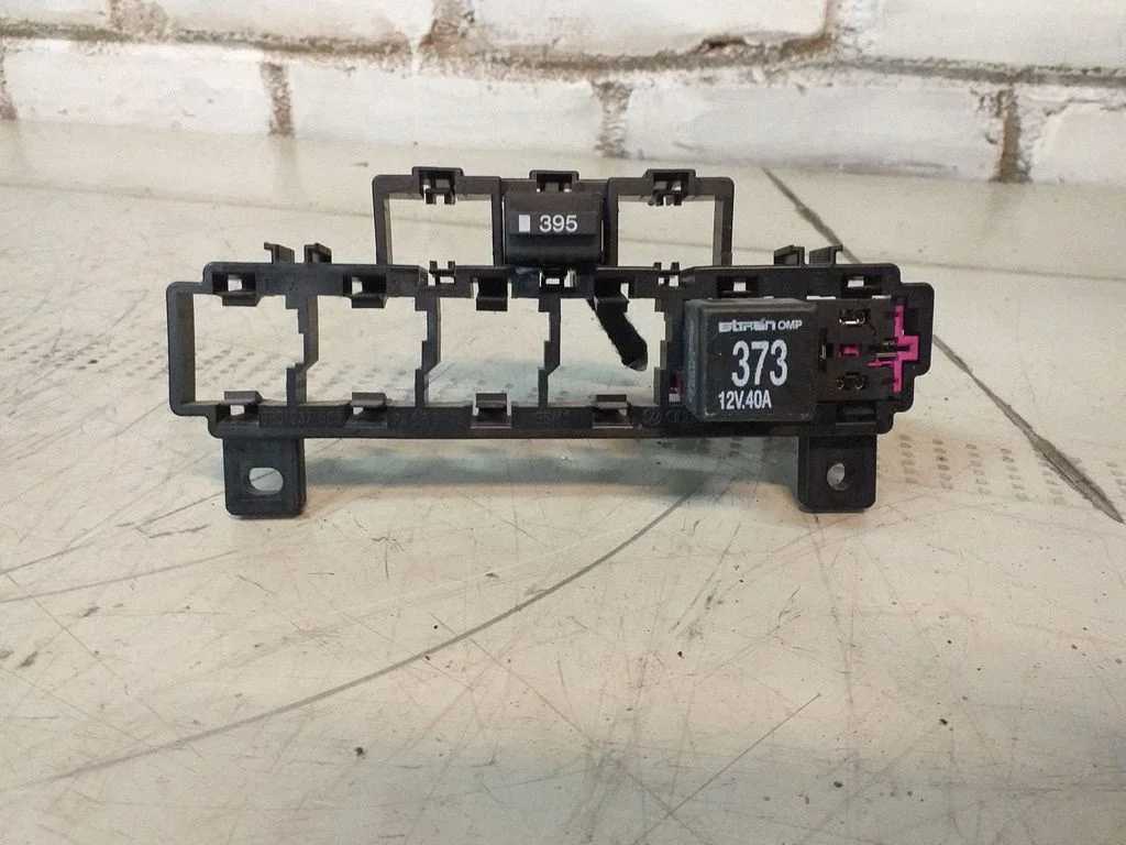 Releede paigaldusplokk – Audi A4 S4 B7 8E 8H (2005-2008)