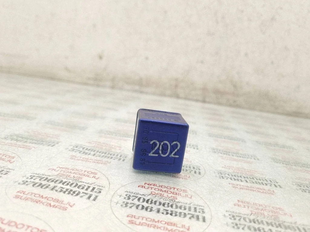 Eelsüüteküünalde relee 8A0951253