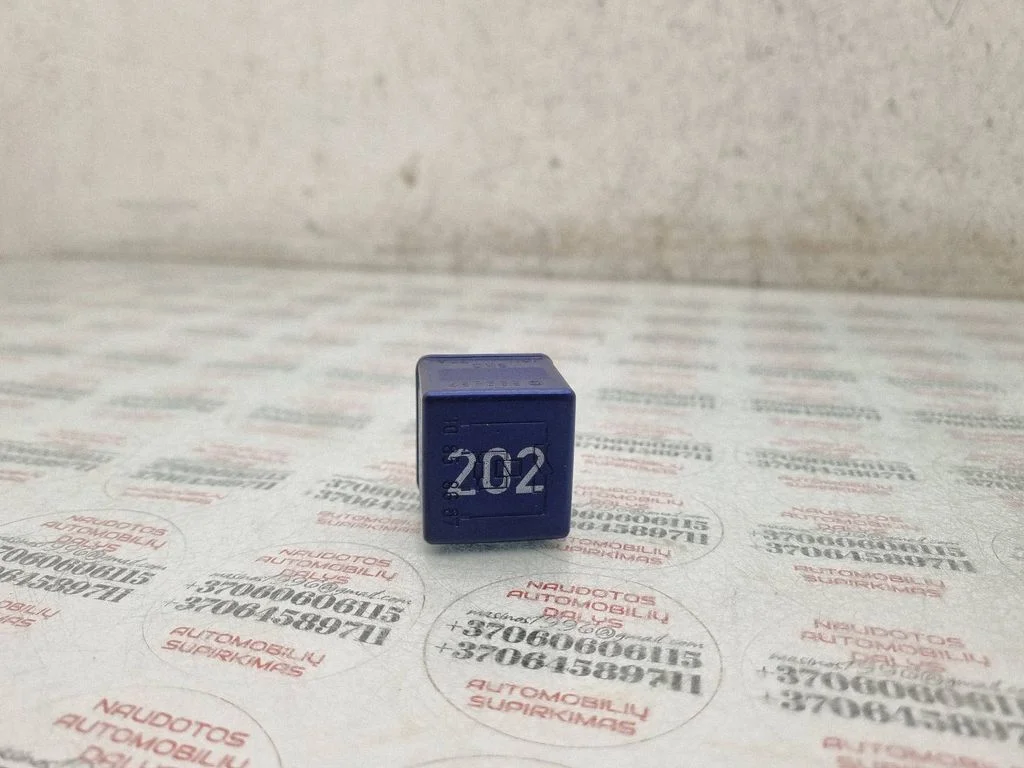 Eelsüüteküünalde relee 8A0951253