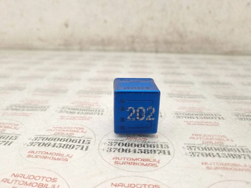 Eelsüüteküünalde relee 8A0951253
