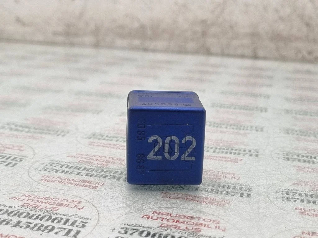 Eelsüüteküünalde relee 8A0951253
