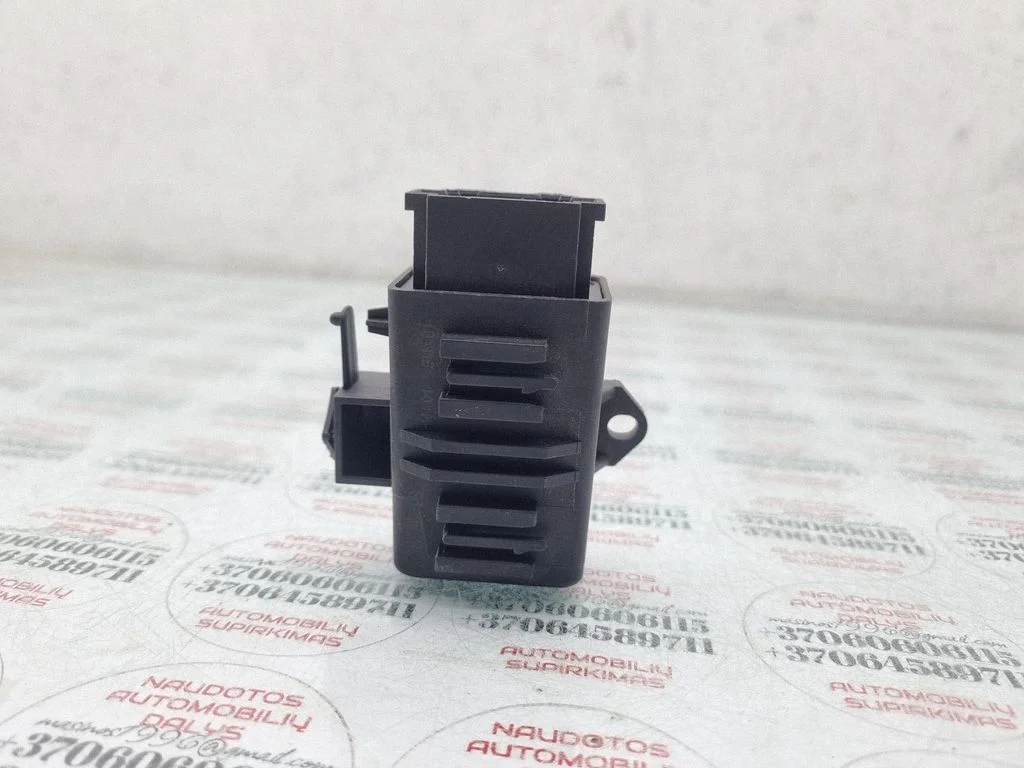 Seat heating relay – Volkswagen Passat CC (2008-2016)