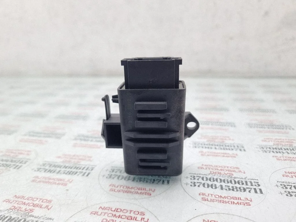 Seat heating relay – Volkswagen Touran I (2003-2010)