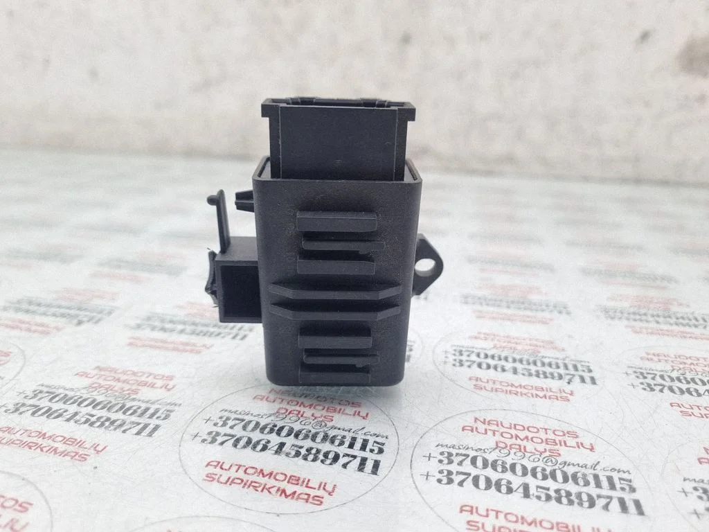 Seat heating relay – Volkswagen Passat CC (2008-2016)