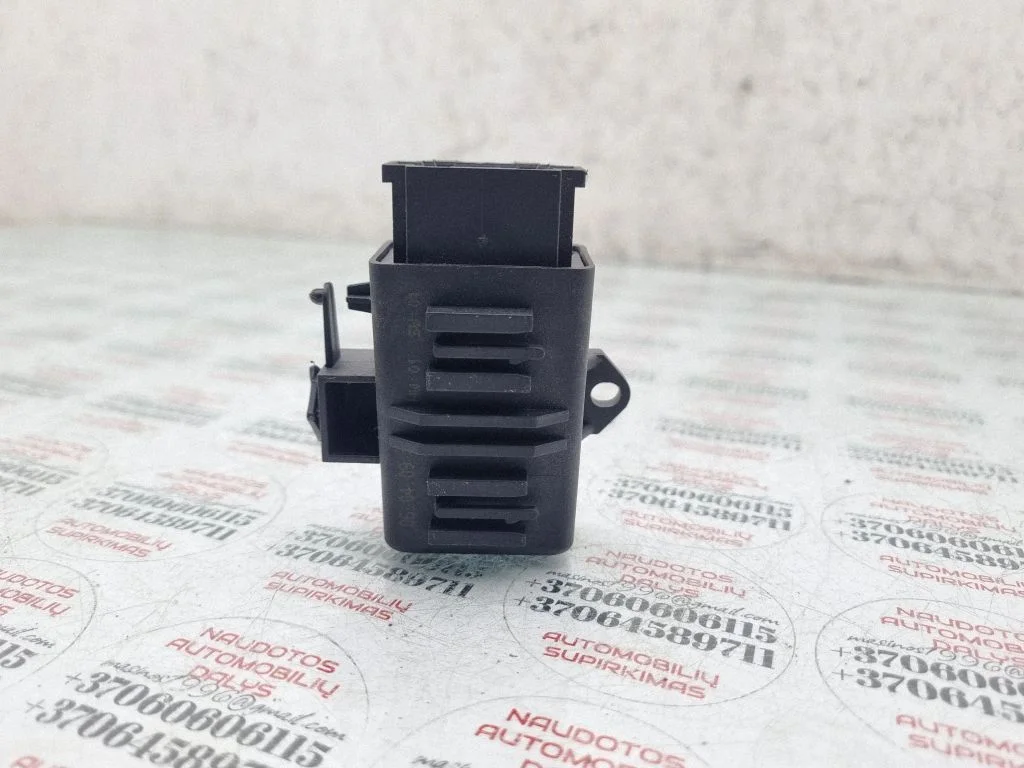 Seat heating relay – Volkswagen Passat CC (2008-2016)