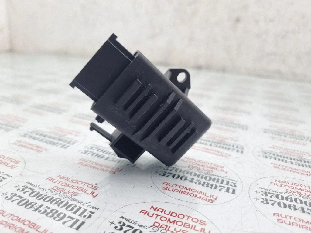 Seat heating relay – Volkswagen Touran I (2003-2010)