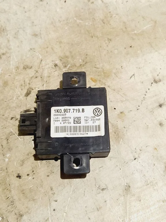 Alarm control unit/module – Volkswagen Touran I (2003-2010)