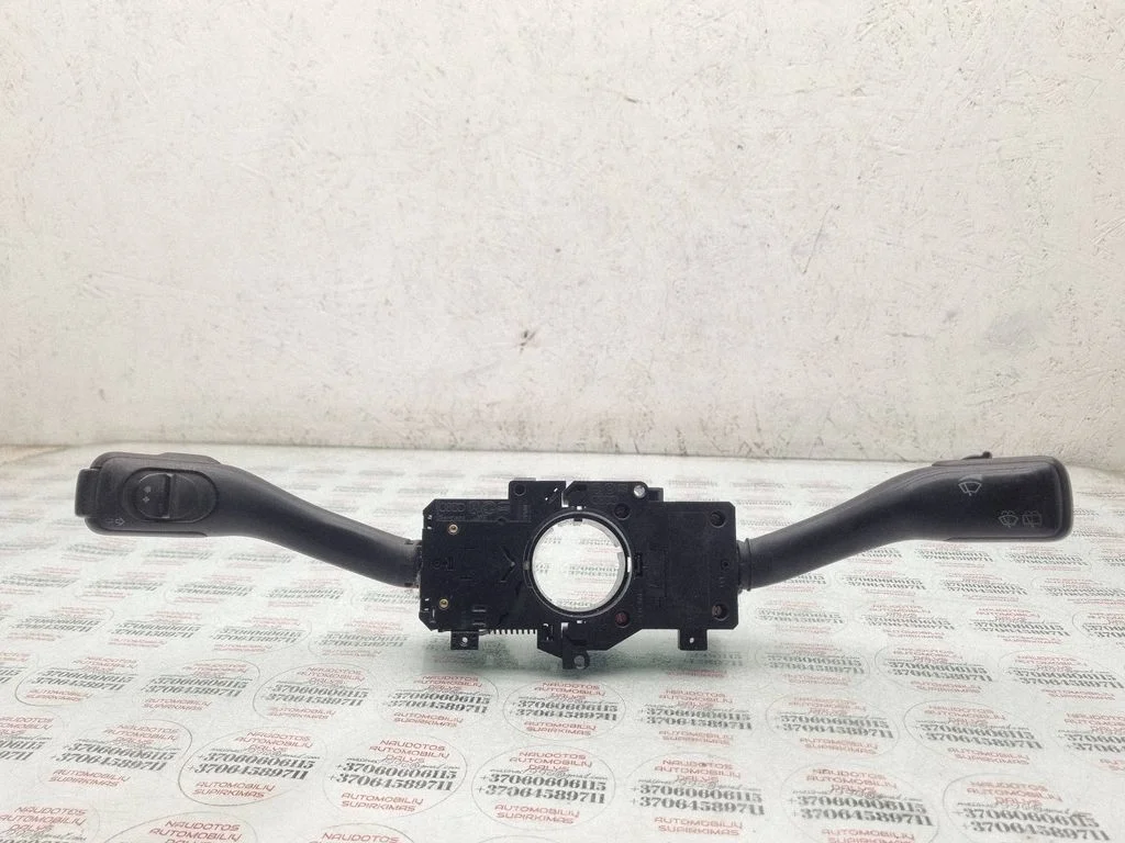 Sviru komplekts 8L0953513M