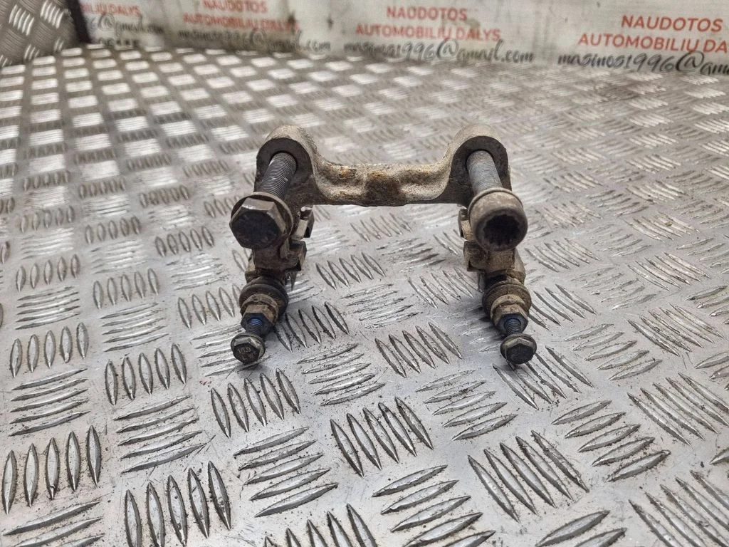 Piduriklotside hoidik/kandur (tagumine)