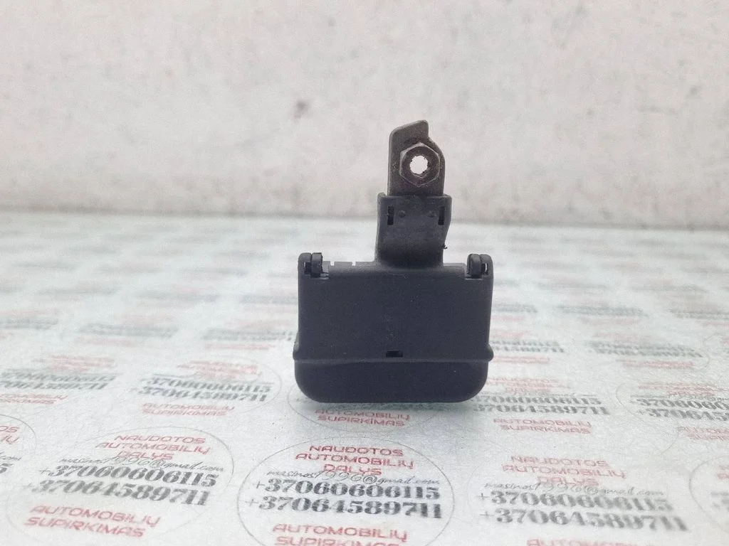 Plussjuhtmete ühendussõlm 8Z0941824C