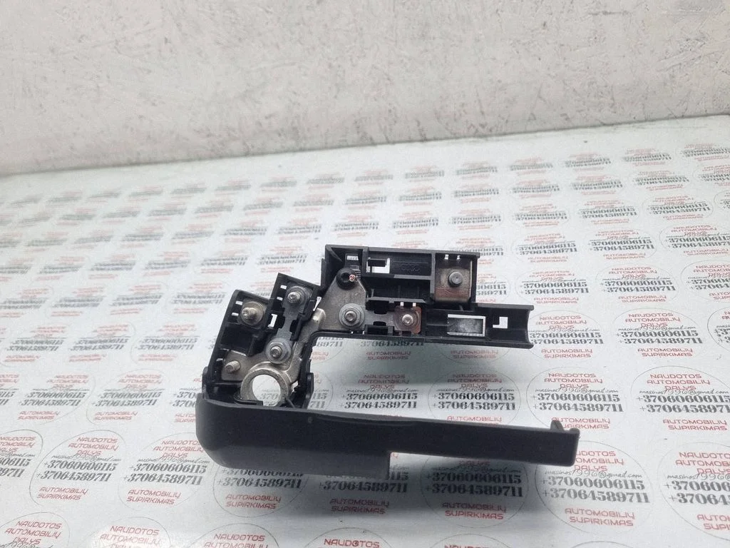 Plussjuhtmete ühendussõlm 8J0915459