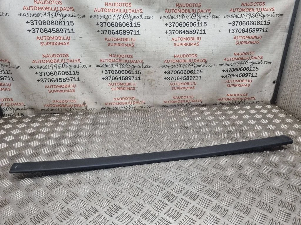 Priekšējo durvju apdare (molings) 7M3853505