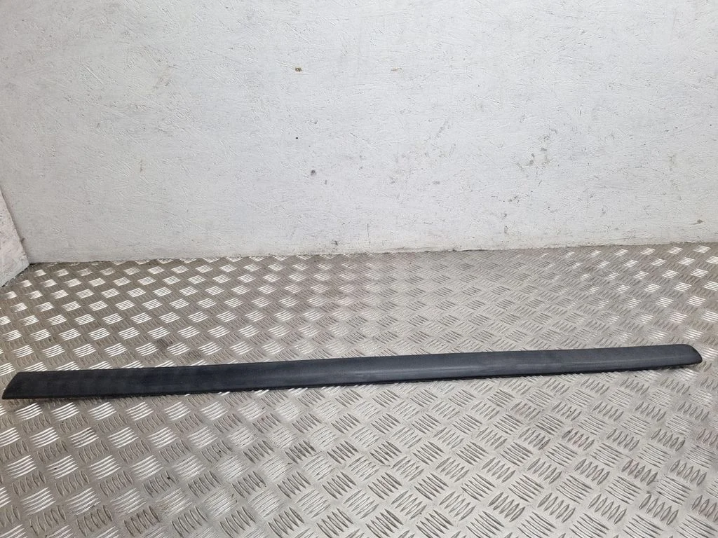Front door trim (molding) – front left