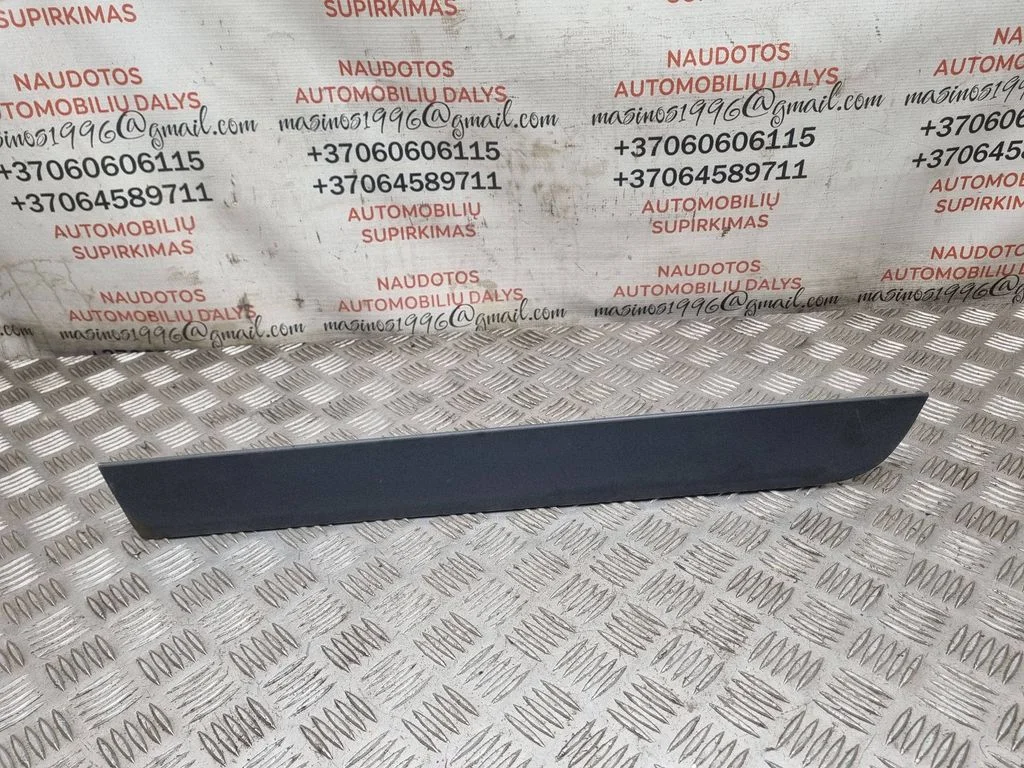 Listwa drzwi tylnych 8E0853969