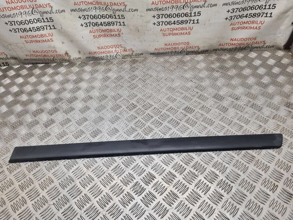 Listwa drzwi tylnych 7M3853525