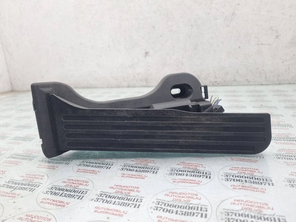 Accelerator throttle pedal 1K1723503L
