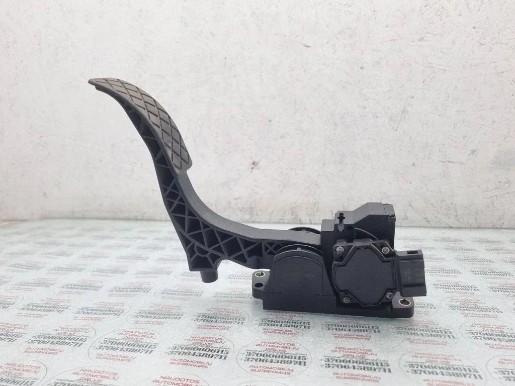 Accelerator throttle pedal – Volkswagen Golf IV (1998-2005)