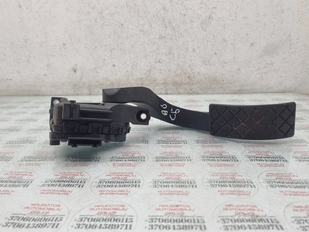 Accelerator throttle pedal 8D1721523F