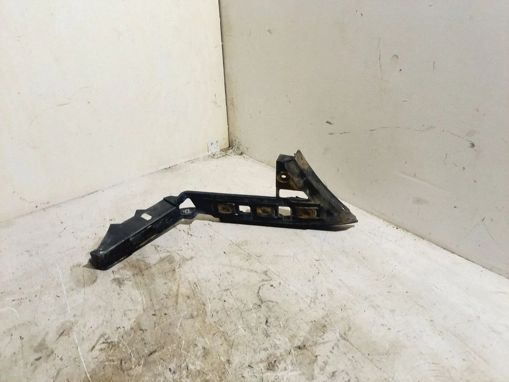 Bumper support mounting bracket corner – Volkswagen Touran I (2003-2010)