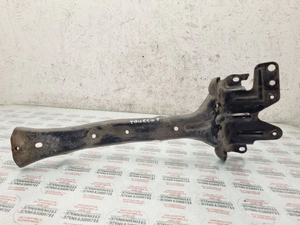 Radiator support slam panel bracket 7L0805799