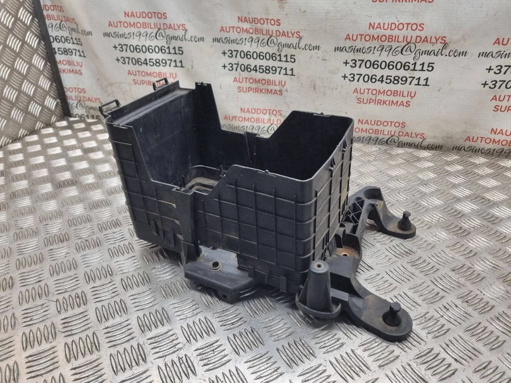 Aku kast – Volkswagen Passat CC (2008-2016)