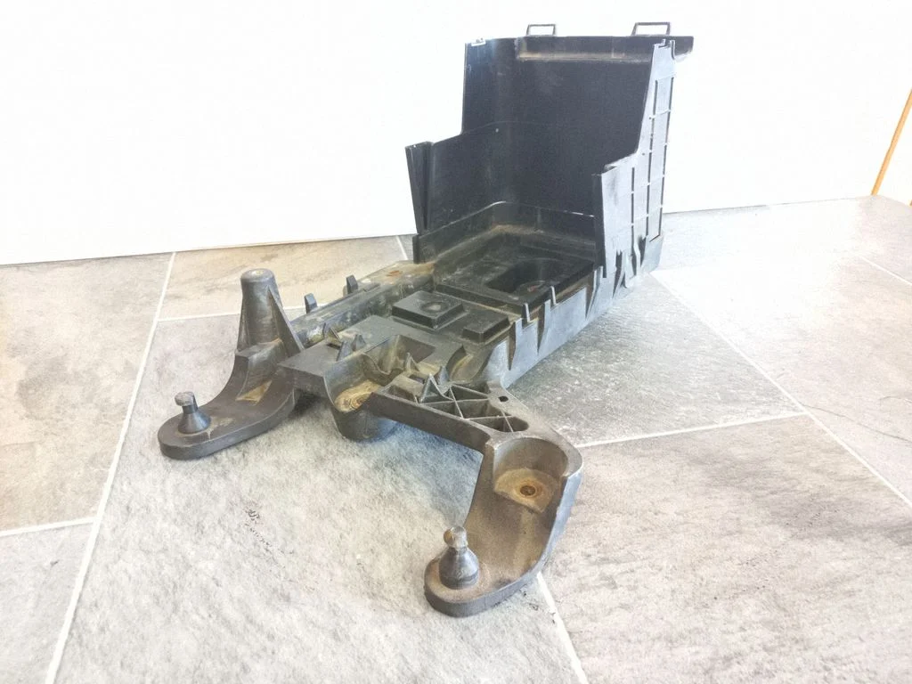 Aku kast – Volkswagen Passat CC (2008-2016)