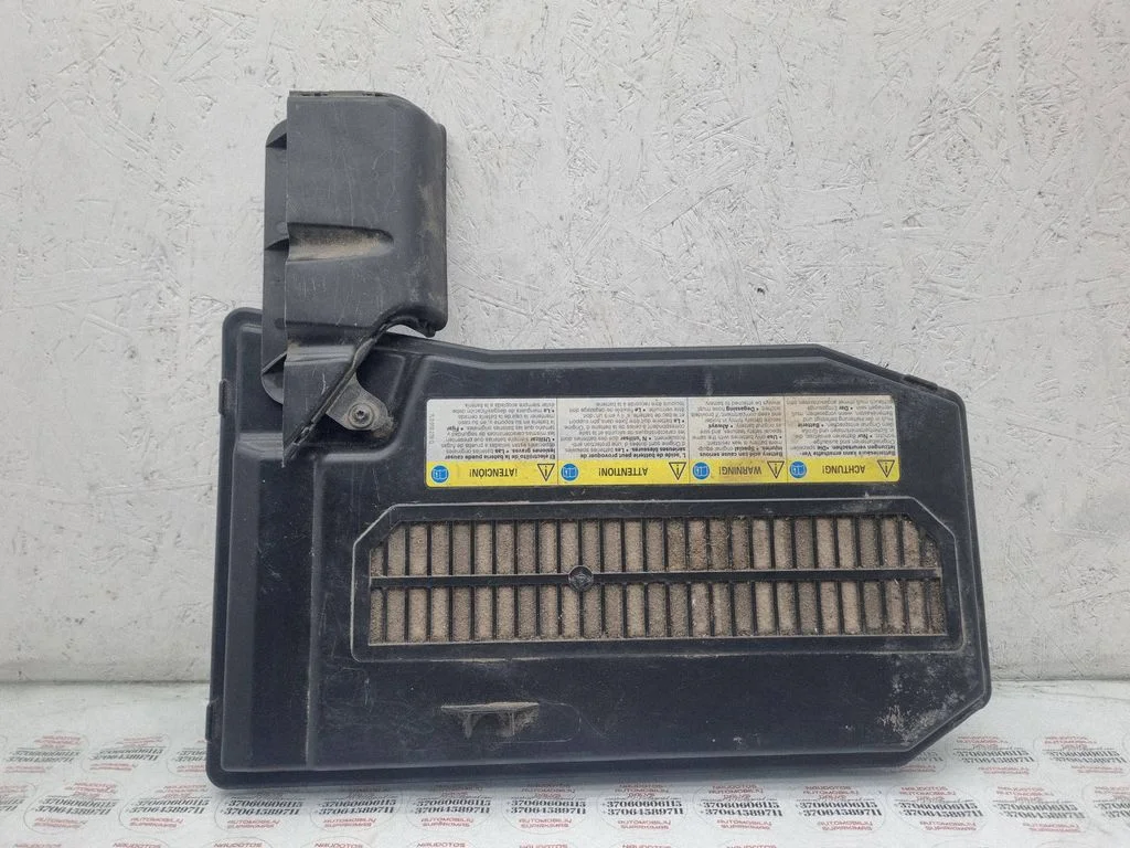 Battery box tray cover/lid – Volkswagen Touareg I (2002-2010)