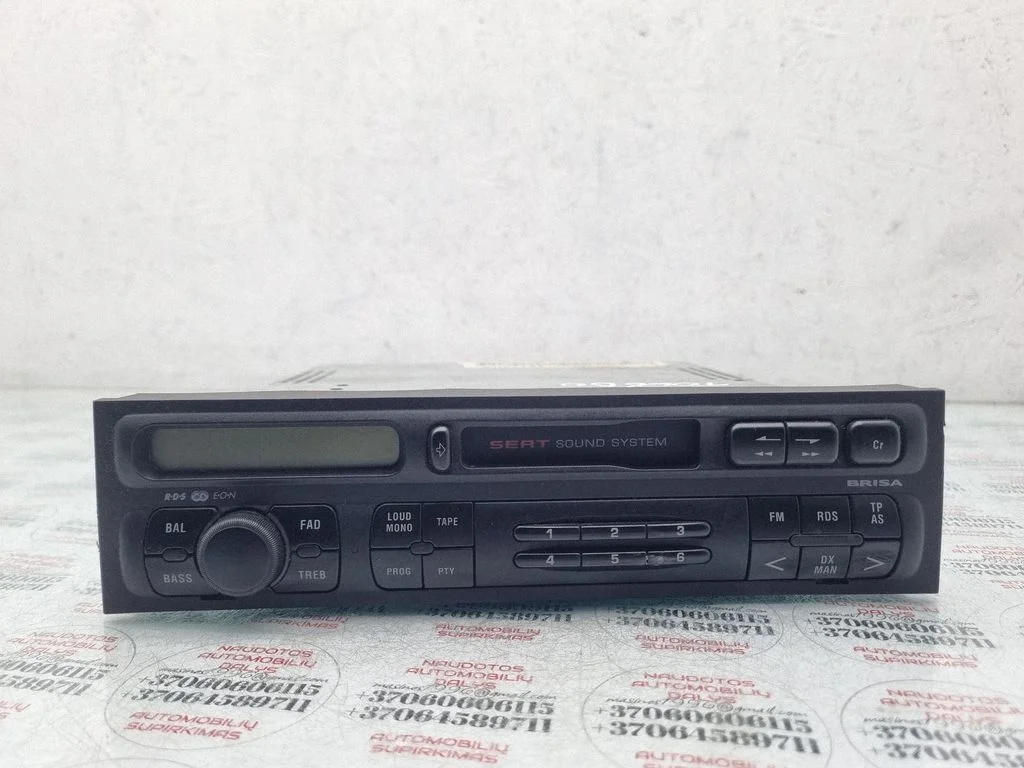 Radio/CD/DVD/GPS head unit 1M0035152B