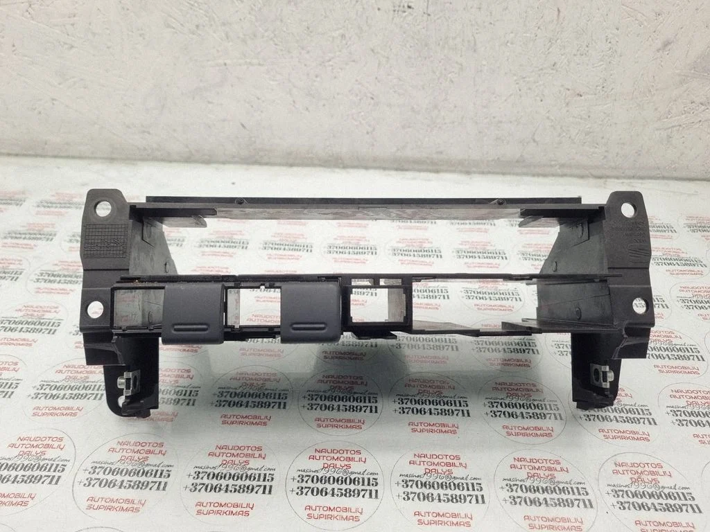 Muu armatuurlaua osa 3R0858089A