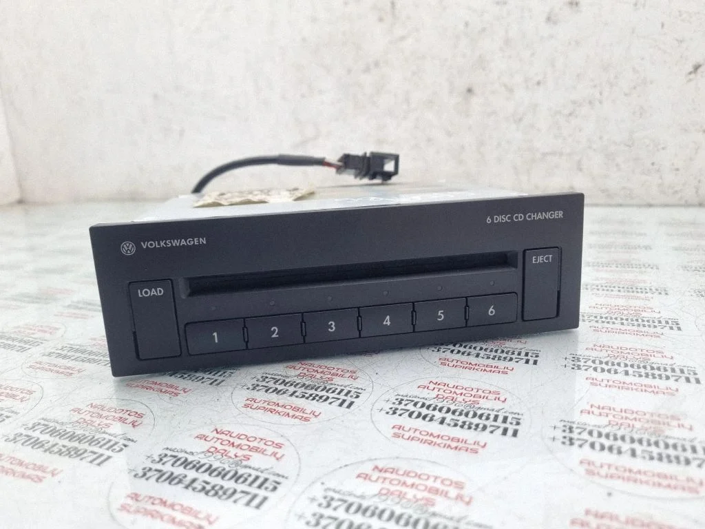 CD/DVD changer – Volkswagen Passat CC (2008-2016)