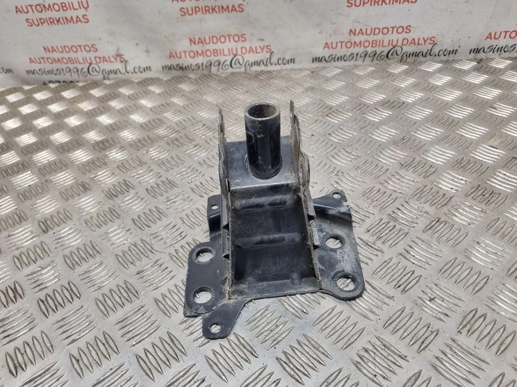 Absorber zderzaka przedniego – prawy przód
