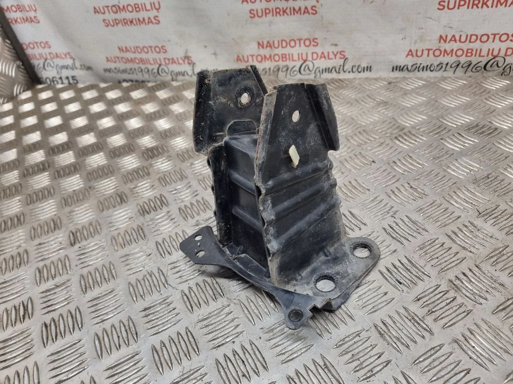 Absorber zderzaka przedniego 8P3807133A