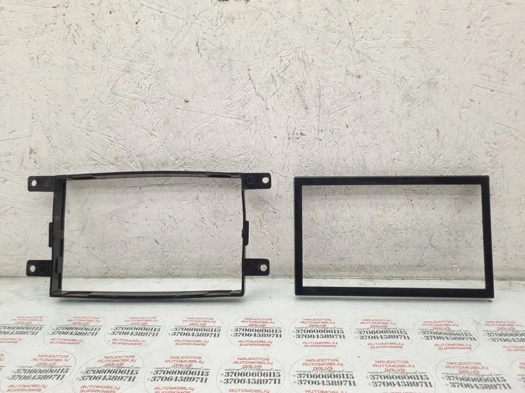 Radio/GPS head unit trim