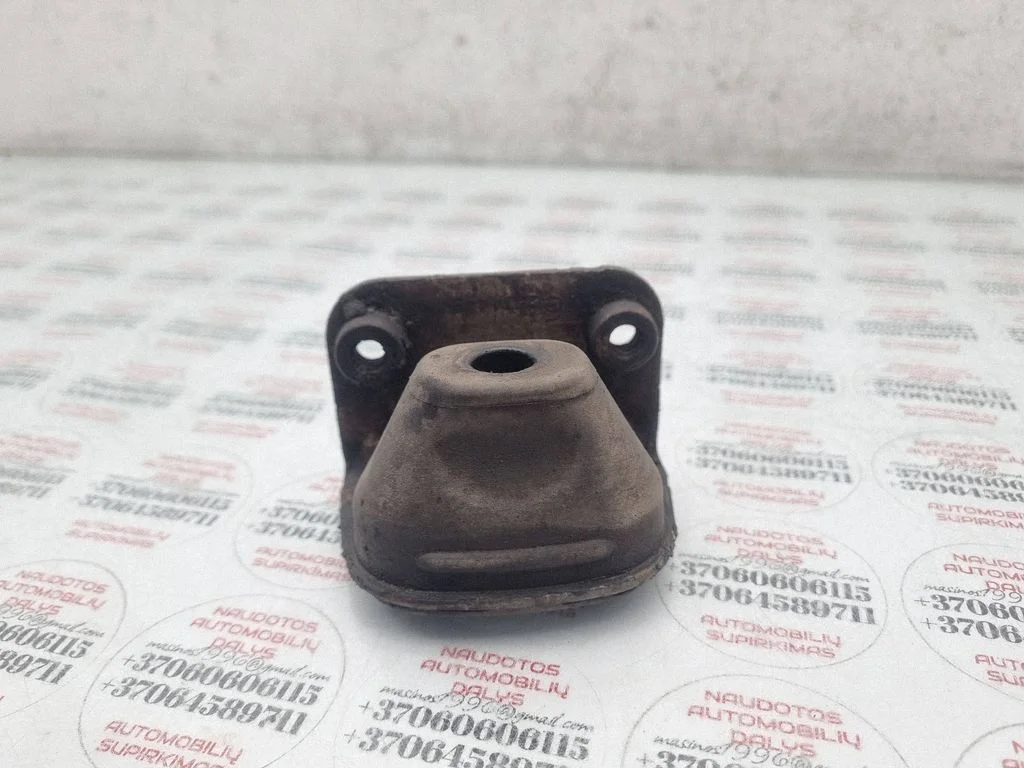 Summuti kinnitus/ hoidik – Volkswagen Touareg I (2002-2010)