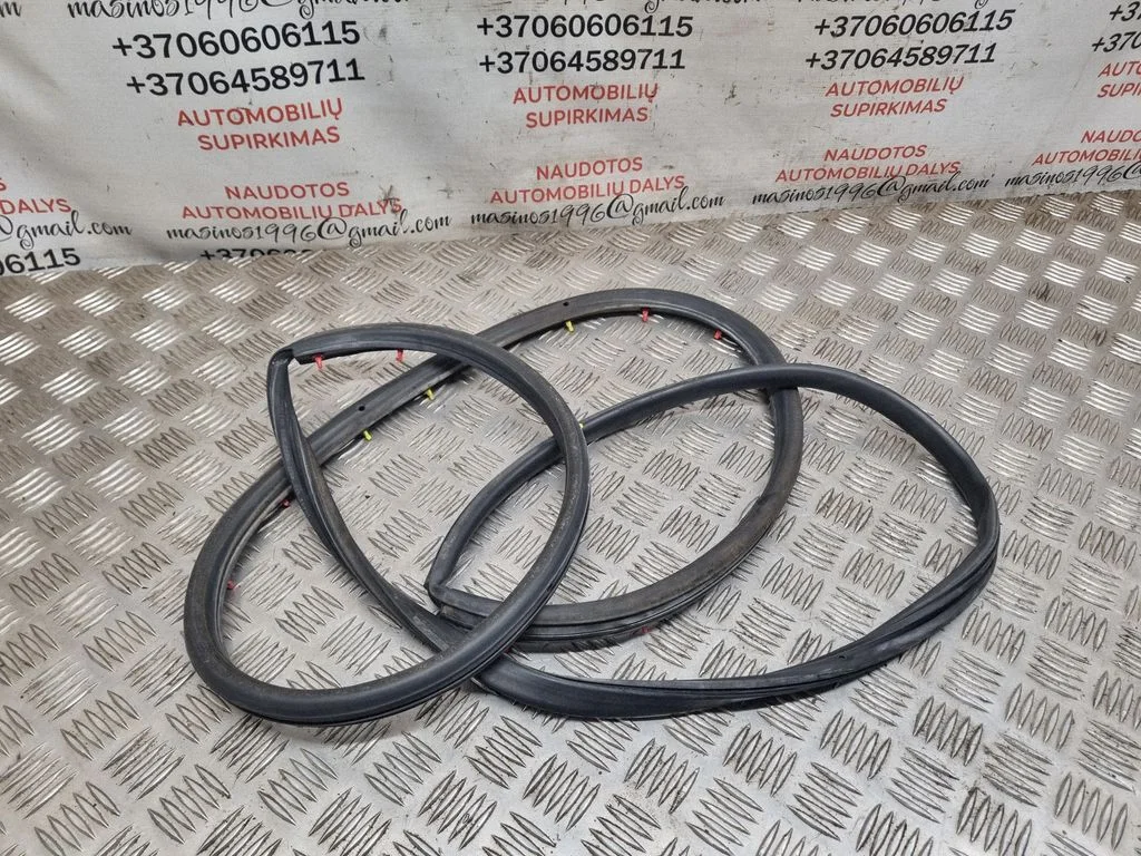 Rubber seal rear door 4E04837839911