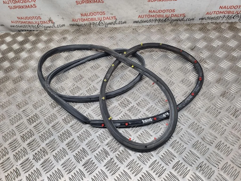 Esiukse tihend (ukse pool) – Audi A8 S8 D3 4E (2002-2009)