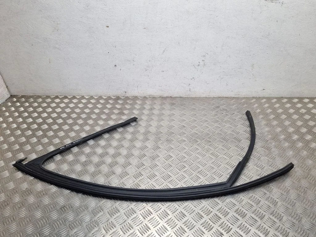 Esiukse tihend (ukse pool) – Skoda Octavia Mk3 (5E) (2013-2019)