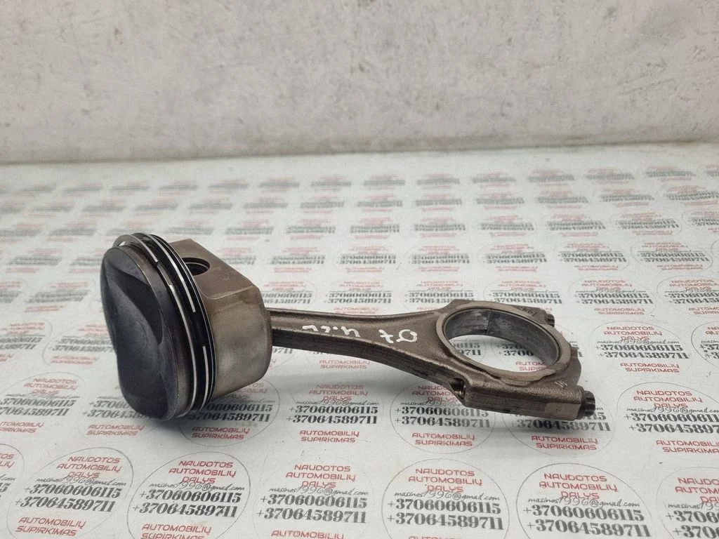 Piston with connecting rod 84P43