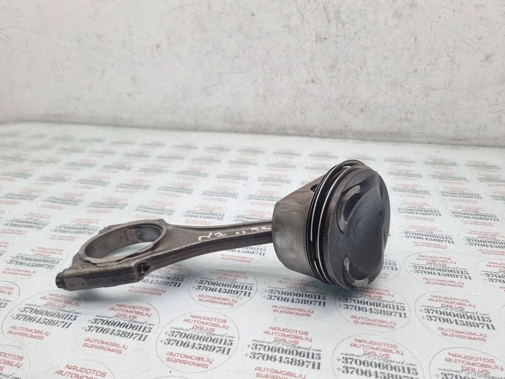 Piston with connecting rod 84P43
